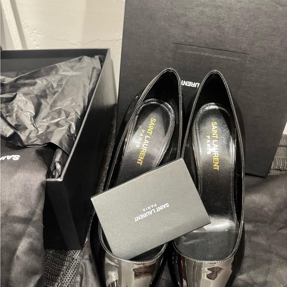 Saint Laurent Women's Black Pumps